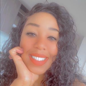 Meet your Posher, Charlotte